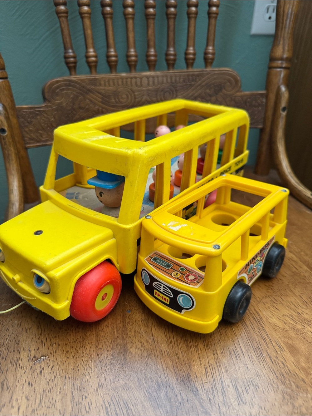 Fisher-Price Yellow Pull-Along School Bus Playset